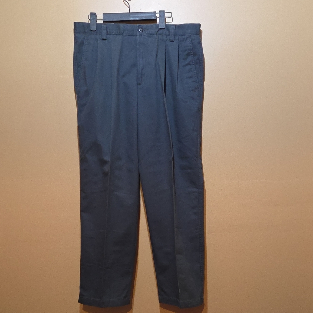 Dockers Recode Men's Basic Khaki Grey Pants